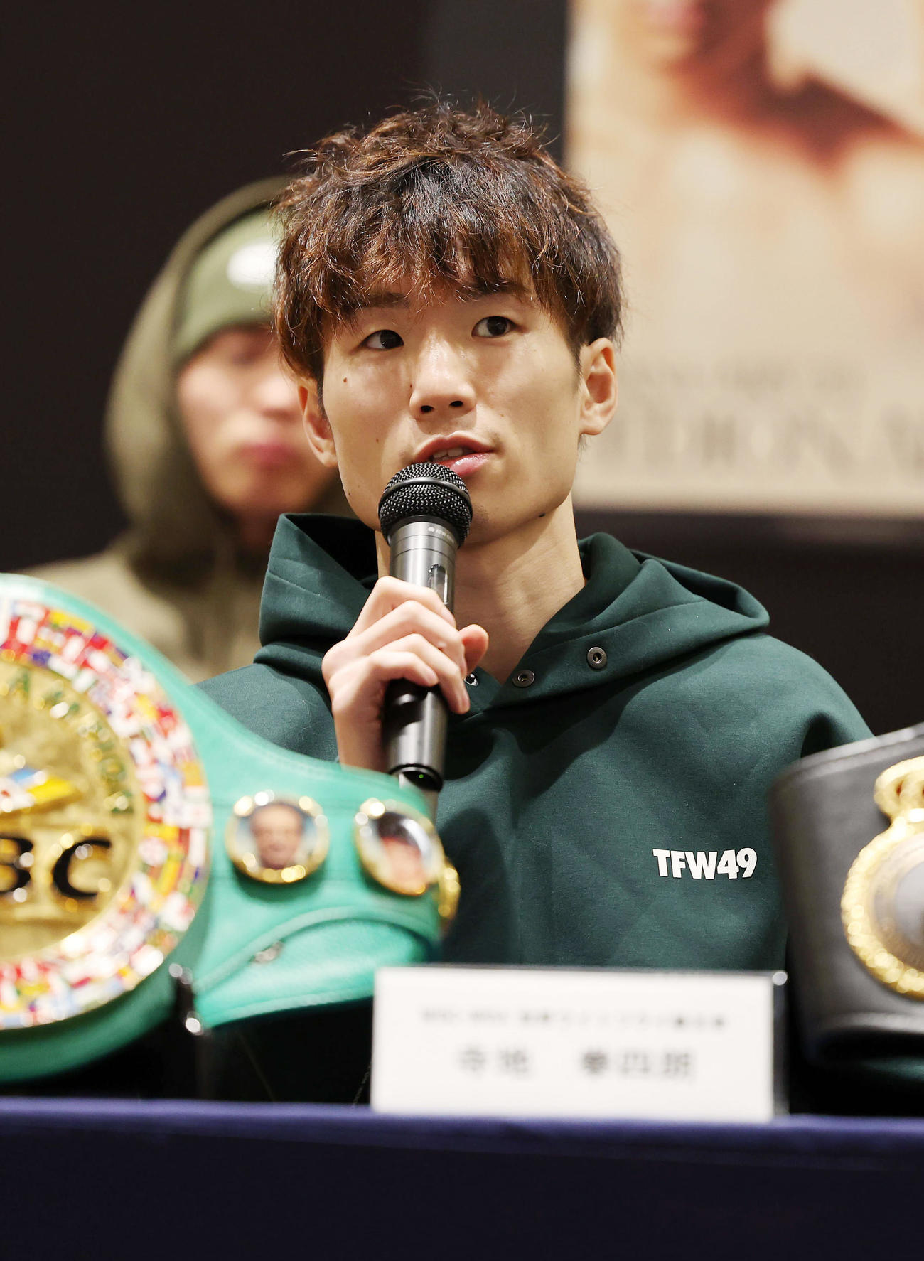 「LIVE BOXING6」の会見に臨む寺地（撮影・前田充）