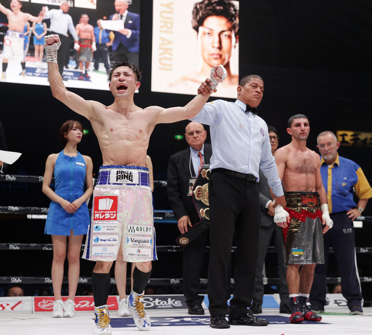 アルテム・ダラキアン対ユーリ阿久井政悟　判定で新王者となったユーリ阿久井政悟（撮影・前田充）