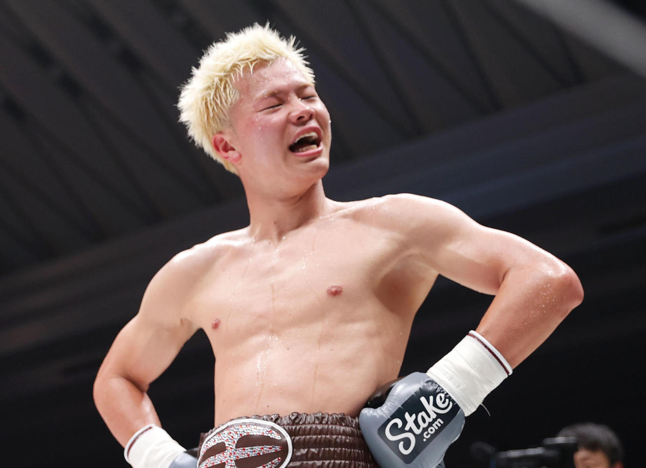 ルイス・ロブレス対那須川天心　ルイス・ロブレスにTKO勝利したものの少し微妙な表情も見せる那須川天心（撮影・前田充）
