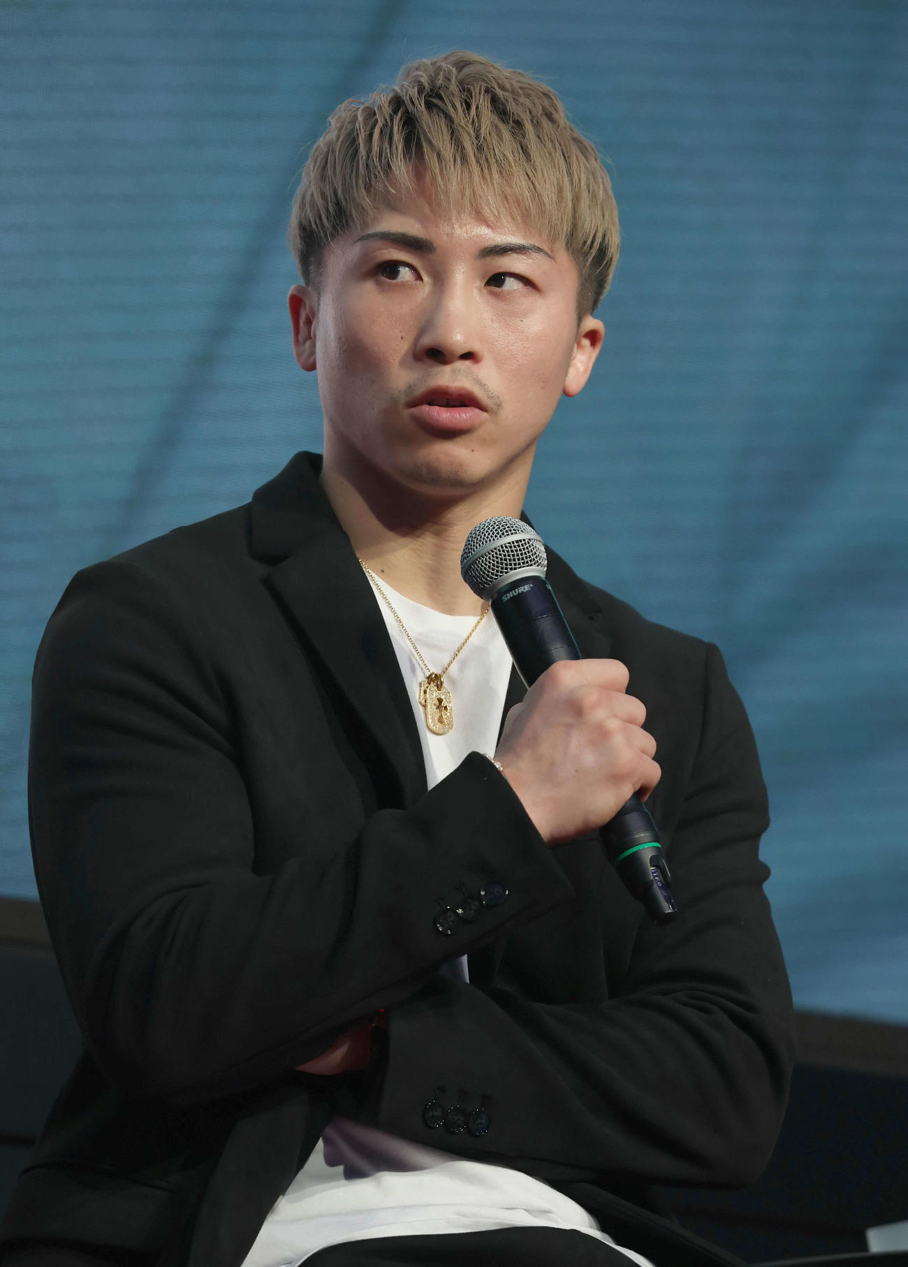 トークショーを行う井上（代表撮影）