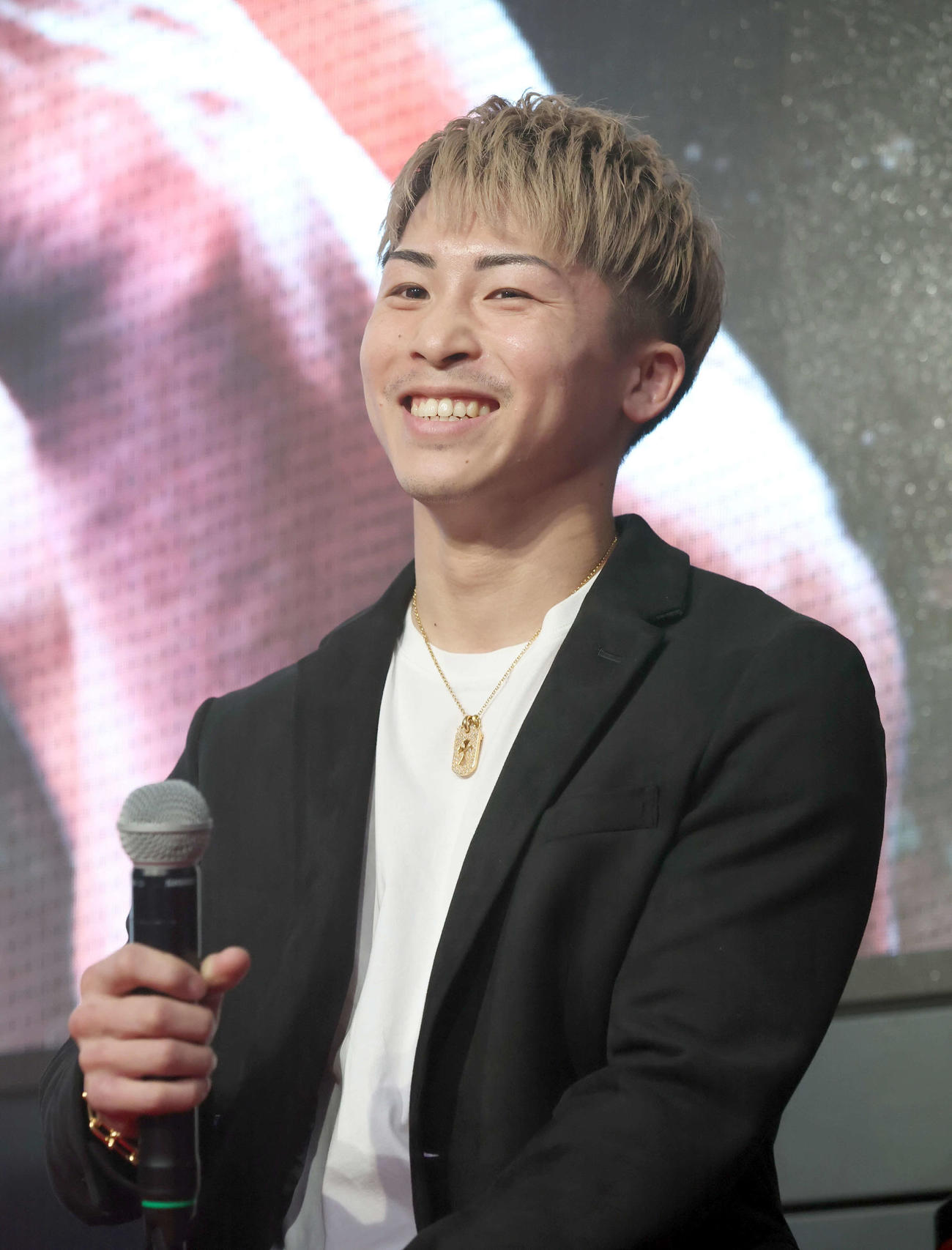 トークショーで笑顔を見せる井上（代表撮影）