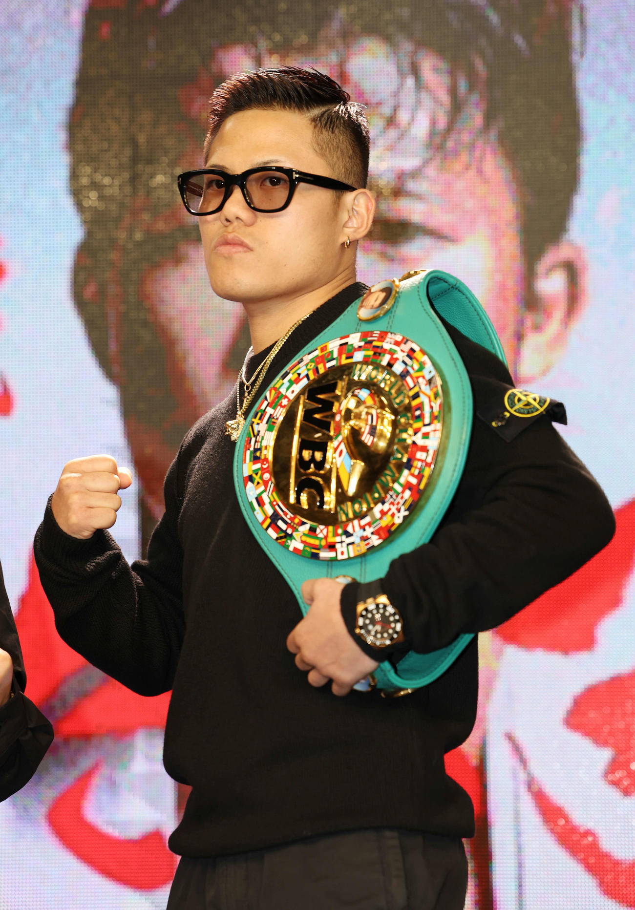 「3150FIGHT vol．8」発表記者会見でポーズを決める重岡優（撮影・宮地輝）