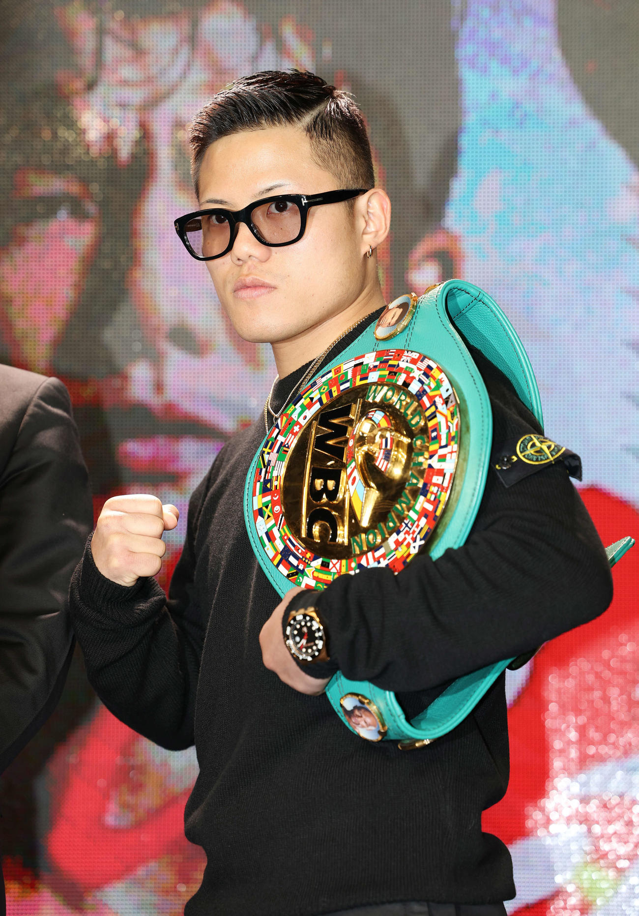 「3150FIGHT vol．8」発表記者会見でポーズを決める重岡優（撮影・宮地輝）