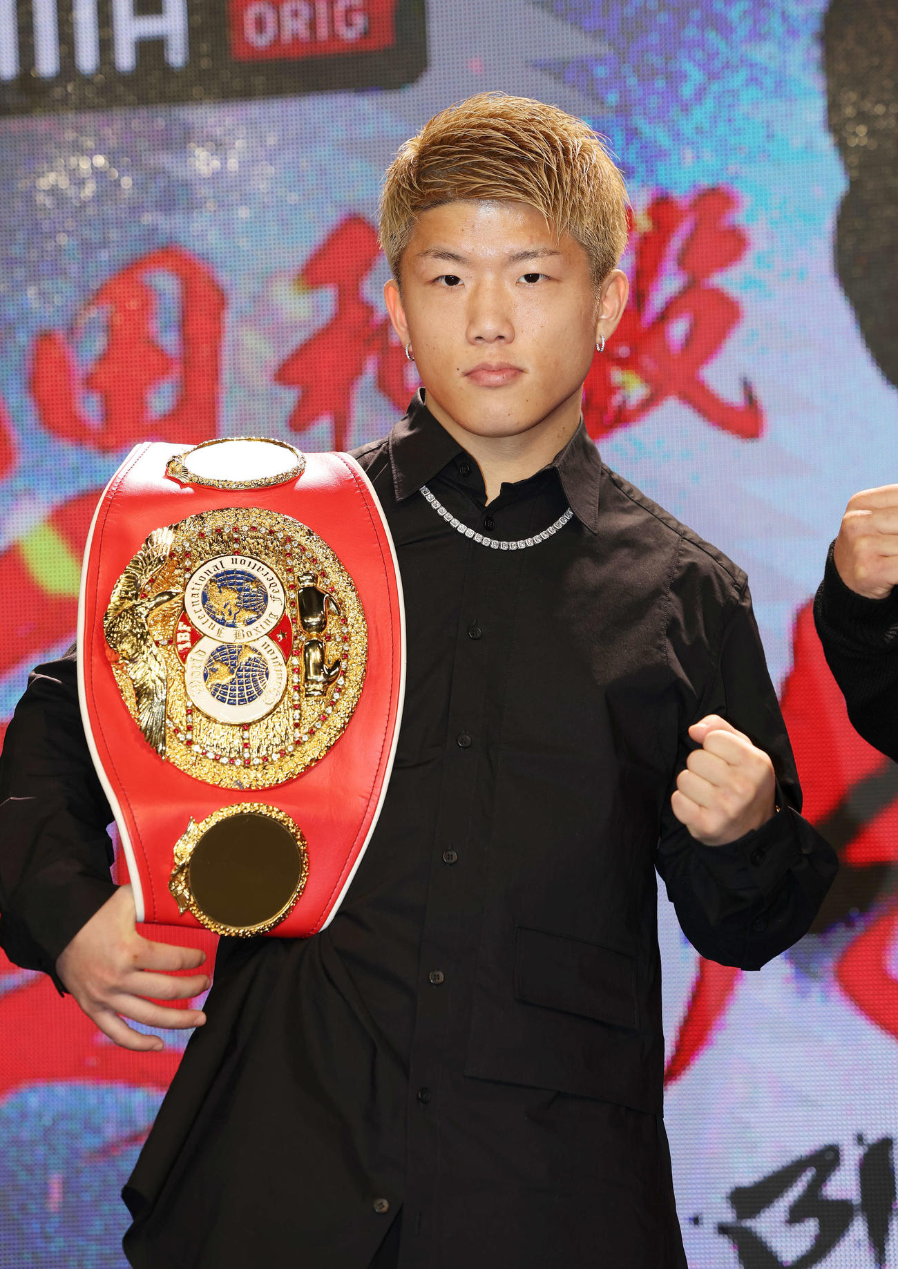 「3150FIGHT vol．8」発表記者会見でポーズを決める重岡銀（撮影・宮地輝）