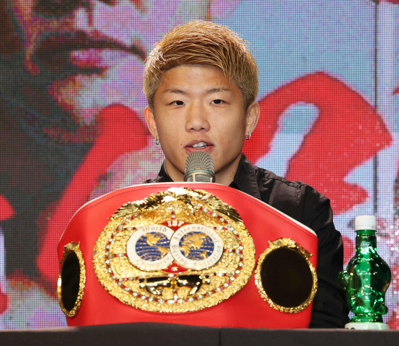 「3150FIGHT vol．8」発表記者会見で試合への意気込みを語る重岡銀（撮影・宮地輝）