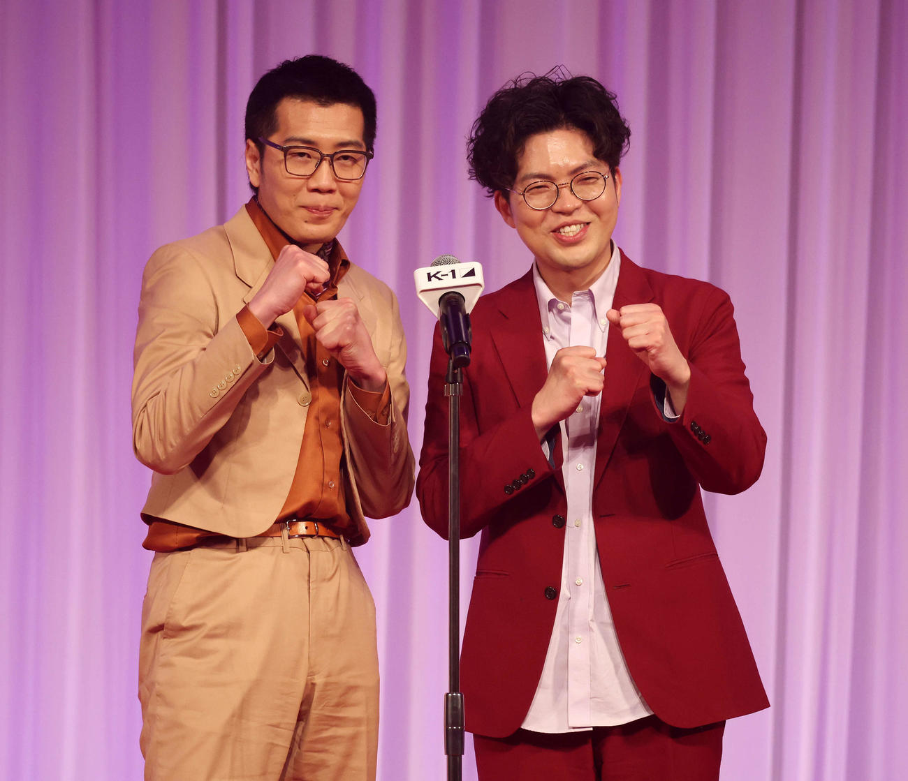 K－1 AWARDS 2023で漫才を披露するヤーレンズ（撮影・宮地輝）