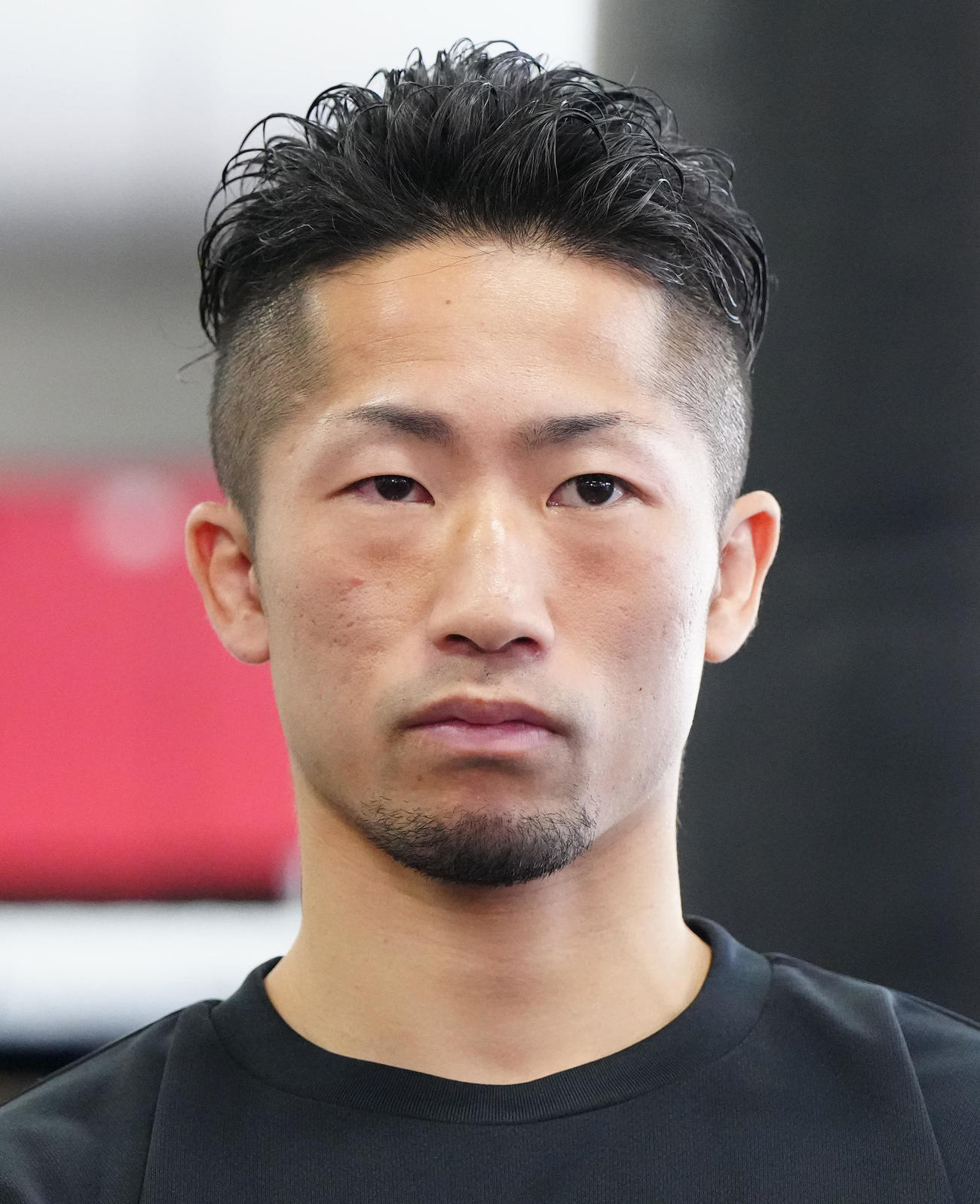公開練習前、会見に臨む井上拓（撮影・江口和貴）