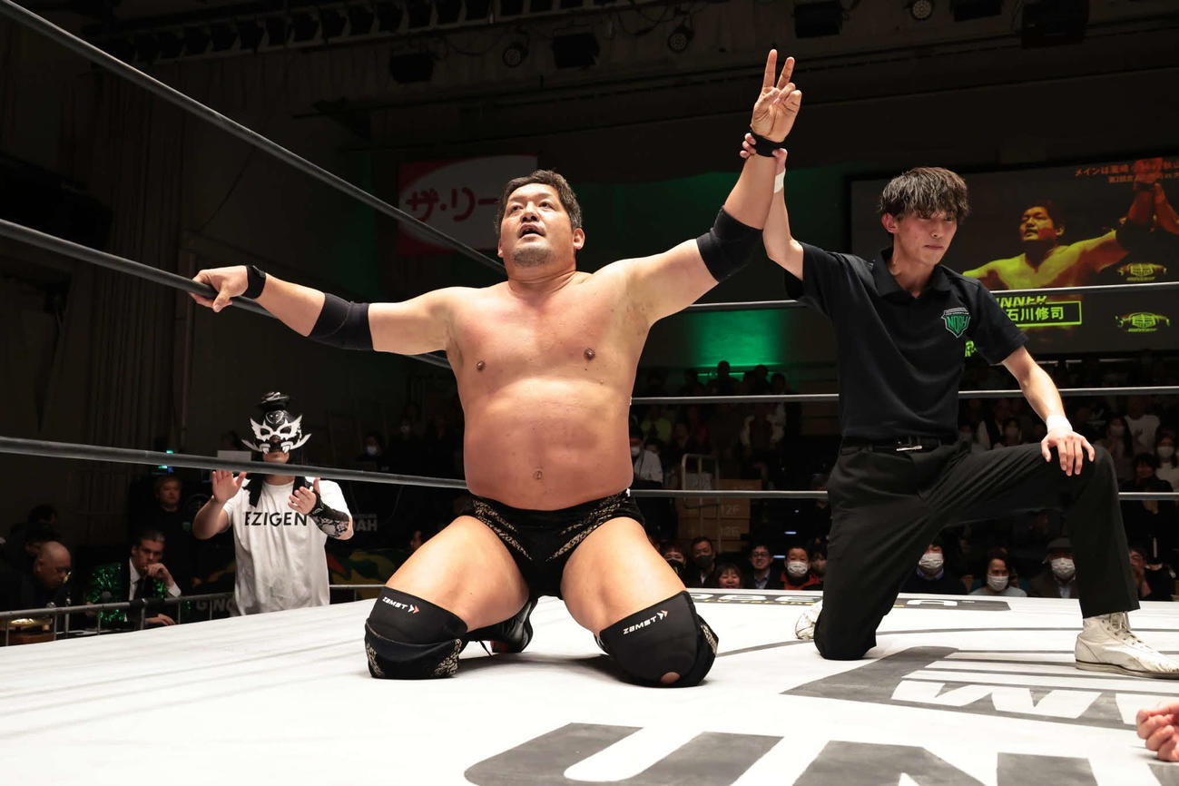 全日本プロレスを退団した石川修司はセコンドのブラックめんそーれが見守る中、ノアの大和田侑を一蹴した（写真提供プロレスリング・ノア）