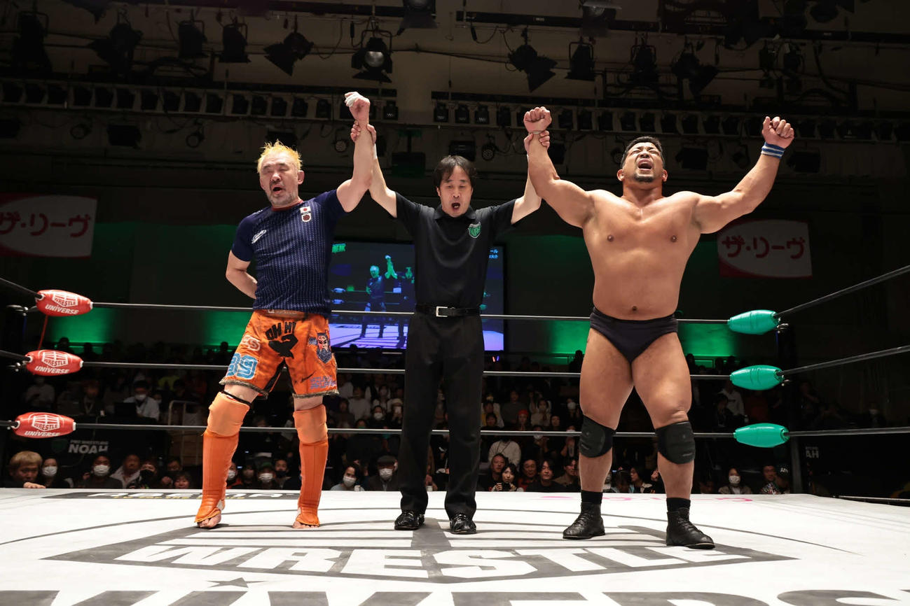 3カウントなしのややMMA寄りのルールで戦った桜庭和志と関本大介は15分時間切れドローに終わった（写真提供プロレスリング・ノア）