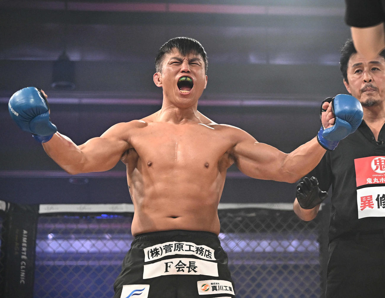 間宮晃仁はLARGE HIGHに勝利し喜ぶ（撮影・滝沢徹郎）