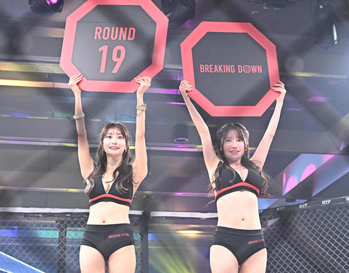 リングを彩るブレイキングガールの花咲れあ（左）とゆでたまご（撮影・滝沢徹郎）