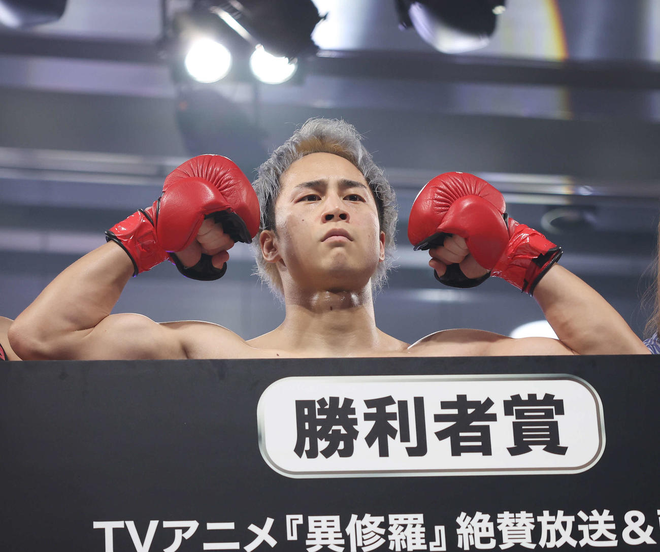 山川そうきに勝利したダンチメン・あつき（撮影・宮地輝）