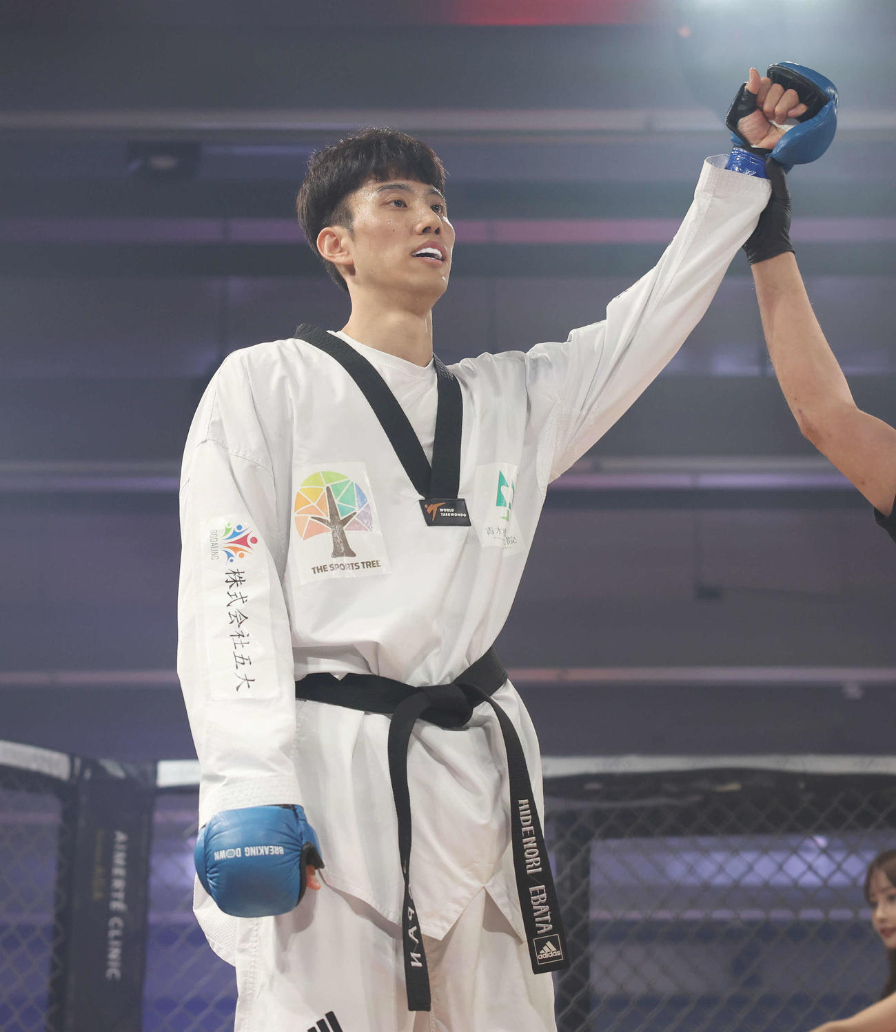 松井健に勝利した江畑秀範（撮影・宮地輝）