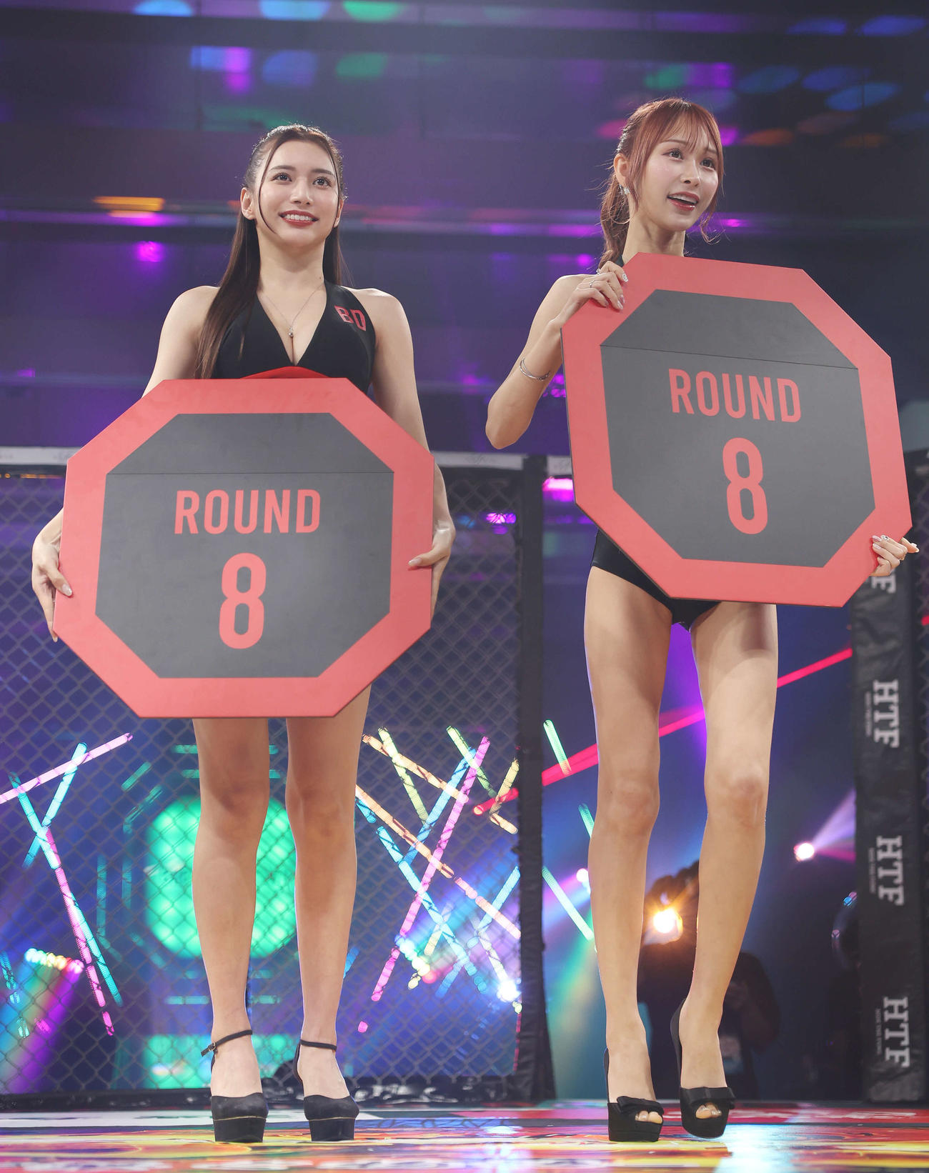 リングを彩るブレイキングガールの藤渡小百合（左）とひかる（撮影・宮地輝）
