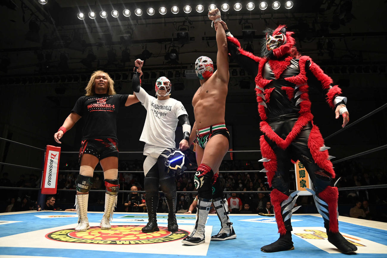 勝利したLIJ軍の（左から）内藤、BUSHI、ティタン、カマイタチ（写真提供・新日本プロレス）