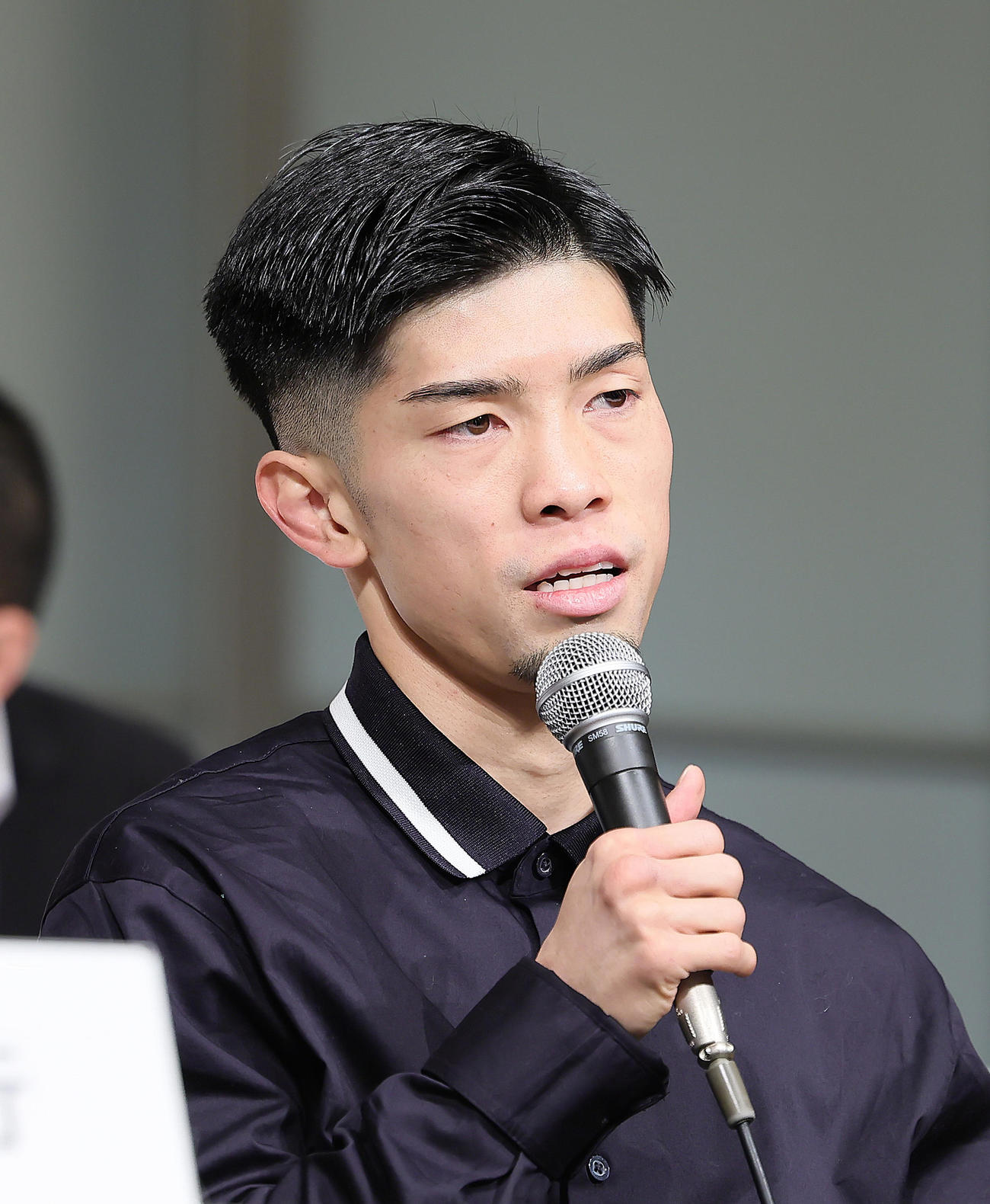 対戦を前に意気込みを語る田中（撮影・足立雅史）
