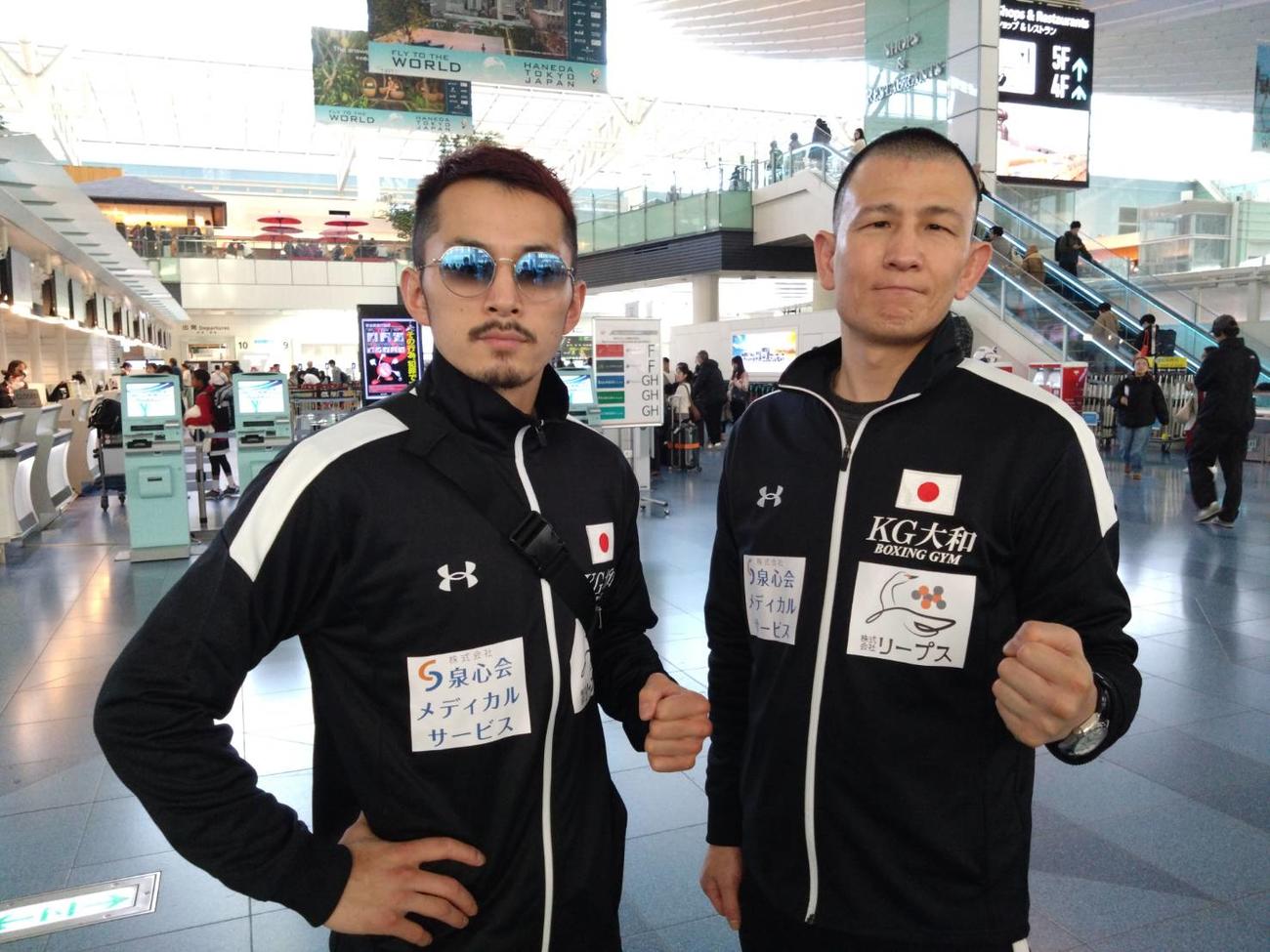 3月3日のIBF世界フェザー級王座挑戦に向け、渡米した同級1位阿部麗也（左）と所属ジムの片渕剛太会長（KG大和ジム提供）