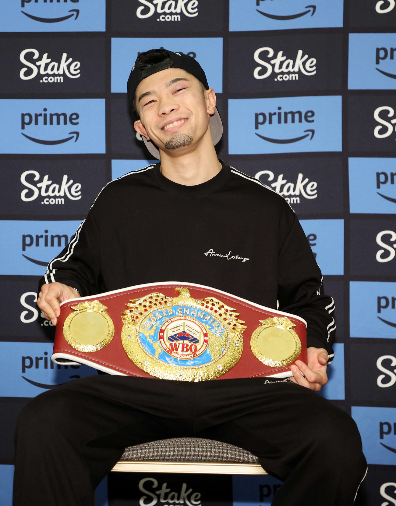 4階級制覇し一夜明け会見に臨む田中（撮影・鈴木正人）