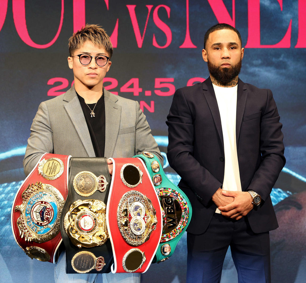 写真に納まる井上尚弥（左）とルイス・ネリ（撮影・河田真司）