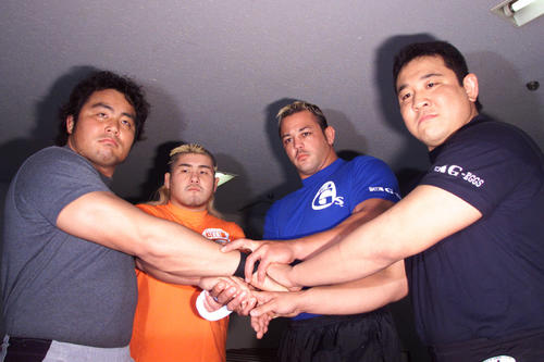 新日本プロG－eggs会見　左から中西学、吉江豊、ブライアン・ジョンストン（新メンバー）、永田裕志らG－eggsは抱負を語った