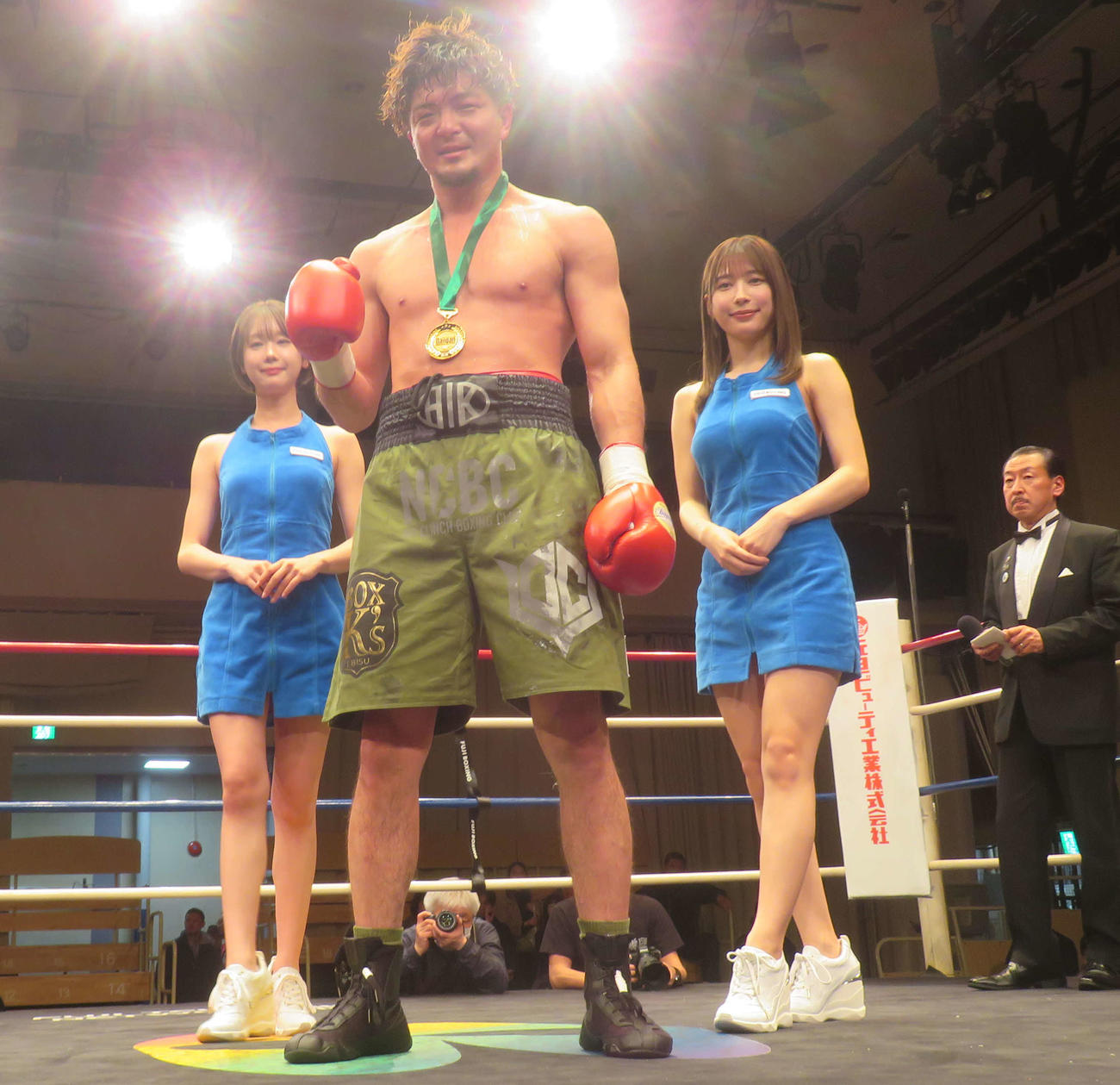 日韓戦メインイベントを勝利で締めくくった左右田（中央）