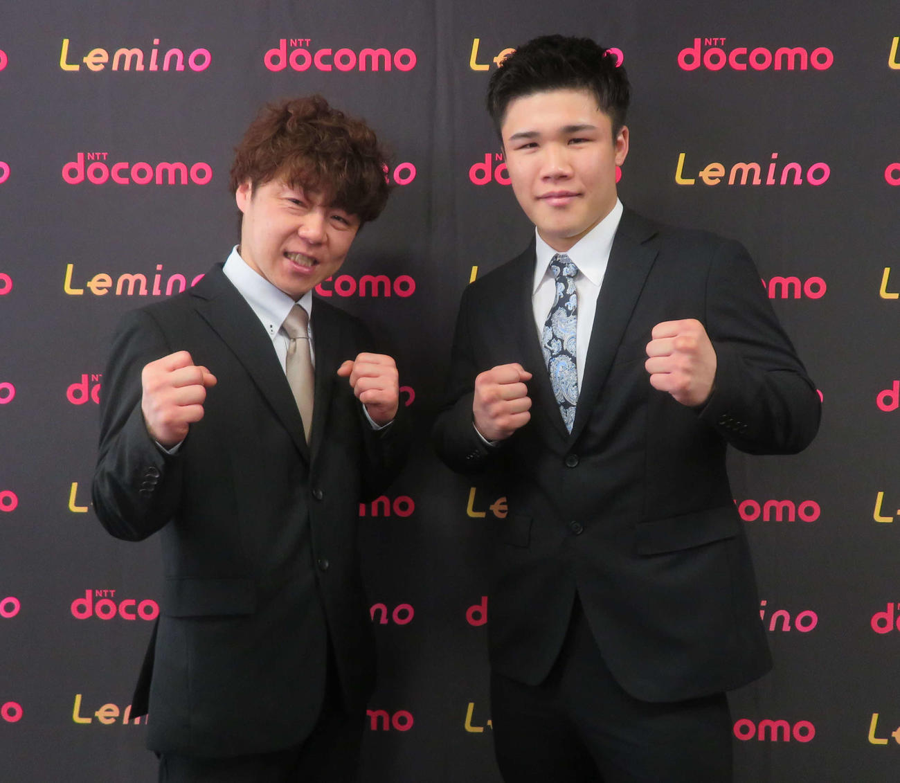 プロでも元プロボクサーの父強士さん（左）の指導を受け、世界王者を目指す「横浜のタイソン」田中空