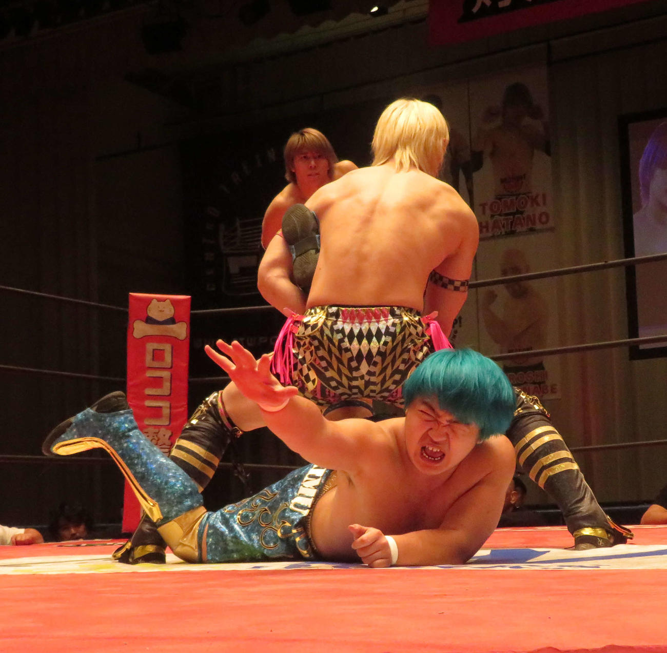 プロレスリングヒートアップ　井土徹也の攻撃に険しい表情を見せる今井礼夢（撮影・松熊洋介）