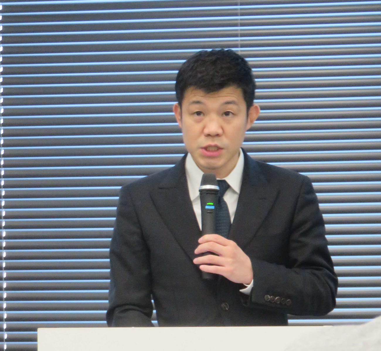 31日のダブル世界戦＆亀田和毅戦に関する興行の内容変更について説明する3150FIGHTの亀田興毅ファウンダー