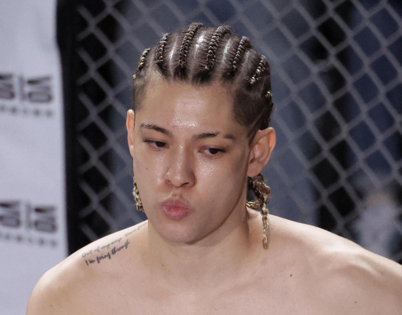 試合に備えるカウアン・オカモト（撮影・中島郁夫）