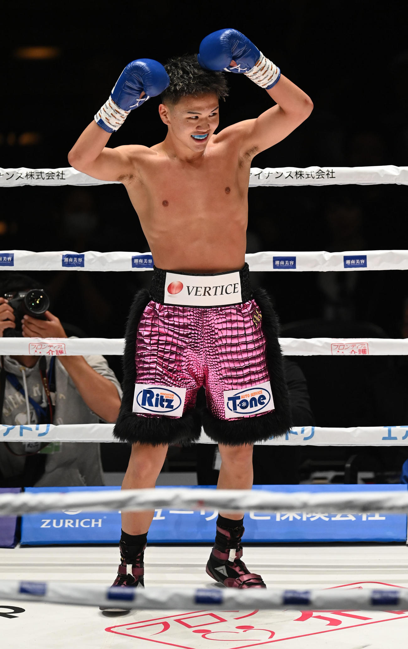 2回、タウィンラムにTKO勝利の森脇（撮影・森本幸一）