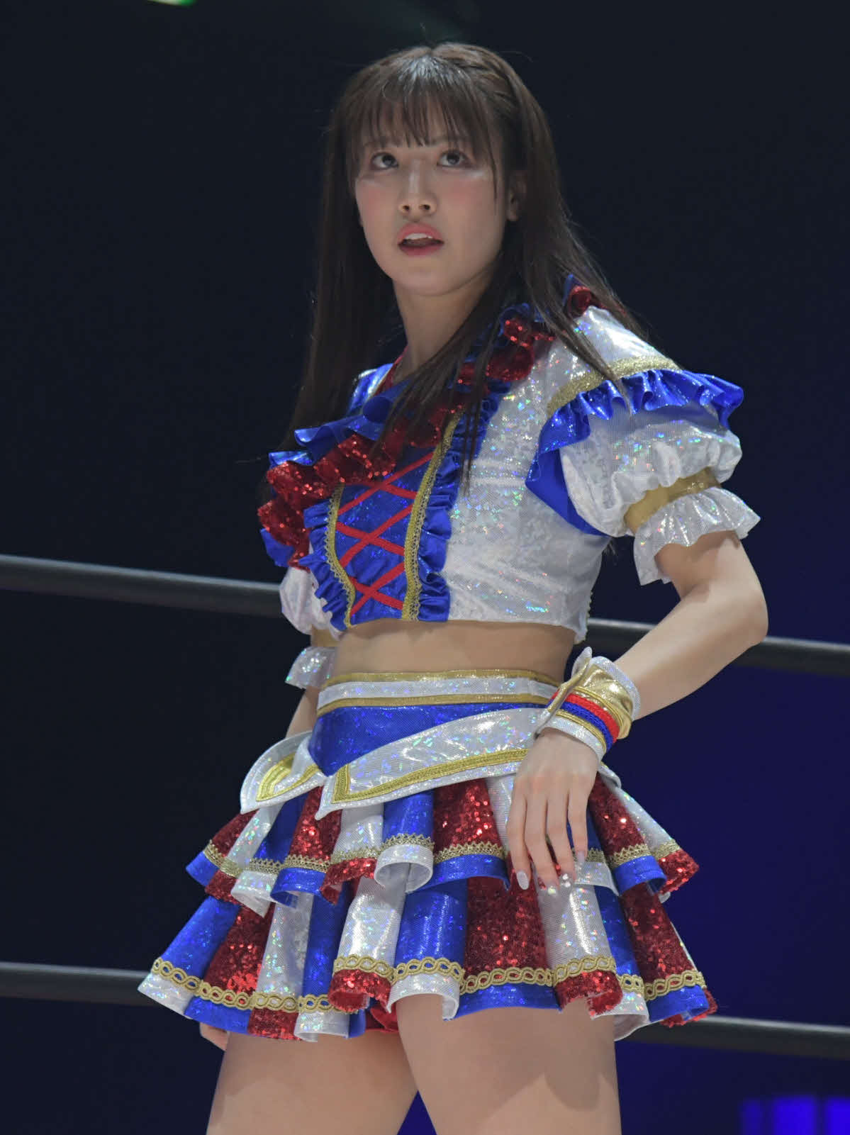 東京女子プロレス両国大会　上福ゆきをにらみつける荒井優希（東京女子プロレス提供）