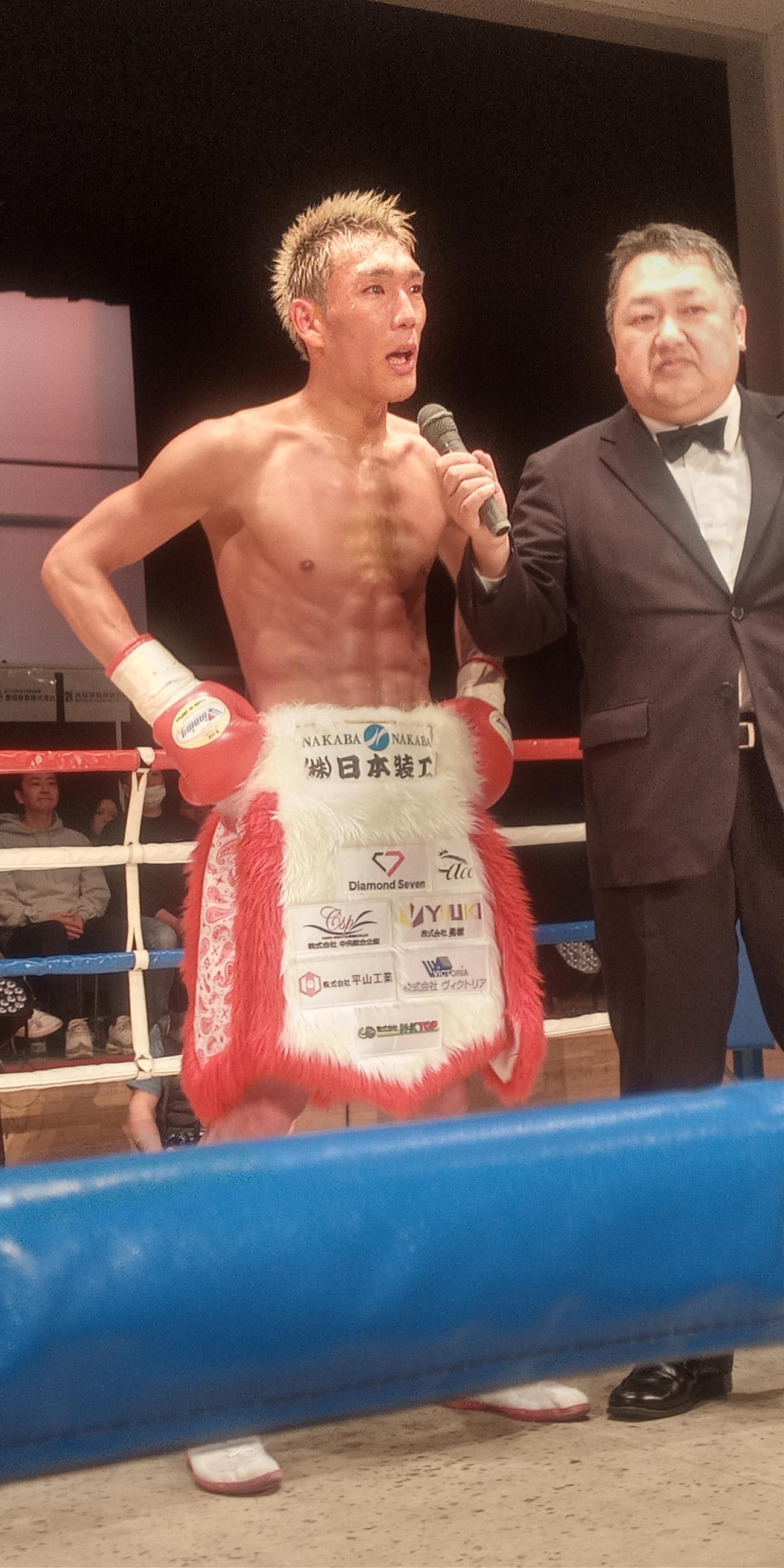判定勝ちした亀田3兄弟のいとこ、亀田京之介(2024.4.6　堺市産業振興センター　撮影実藤健一)