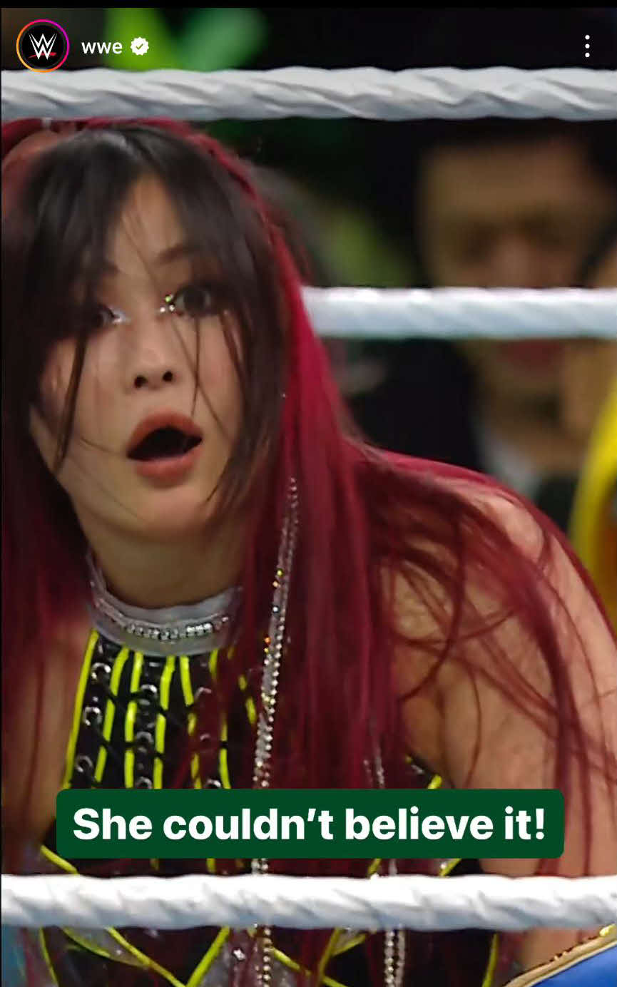 フォールが決まらずにぼう然とした表情を浮かべるWWE女子王者イヨ・スカイ（WWE公式インスタグラムから）