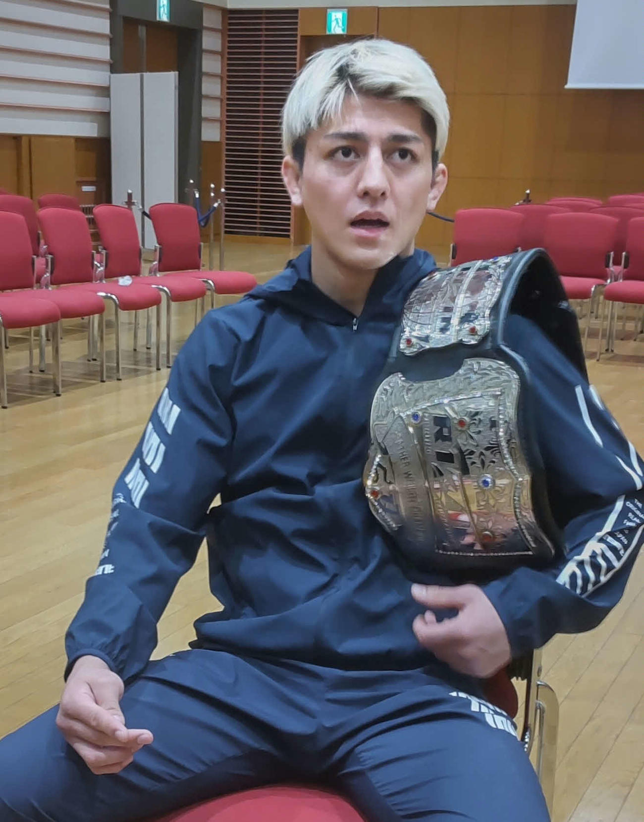 公開合同練習のあと、今後の野望などについて熱く語った鈴木千裕