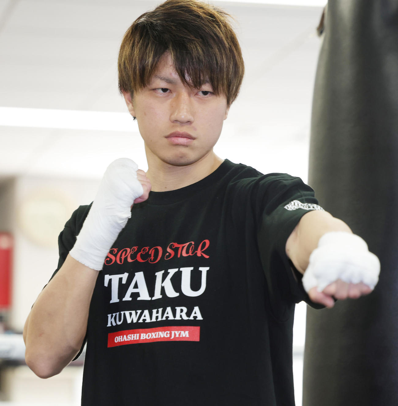 WBA世界フライ級タイトルマッチに向け、会見する挑戦者の桑原（撮影・野上伸悟）