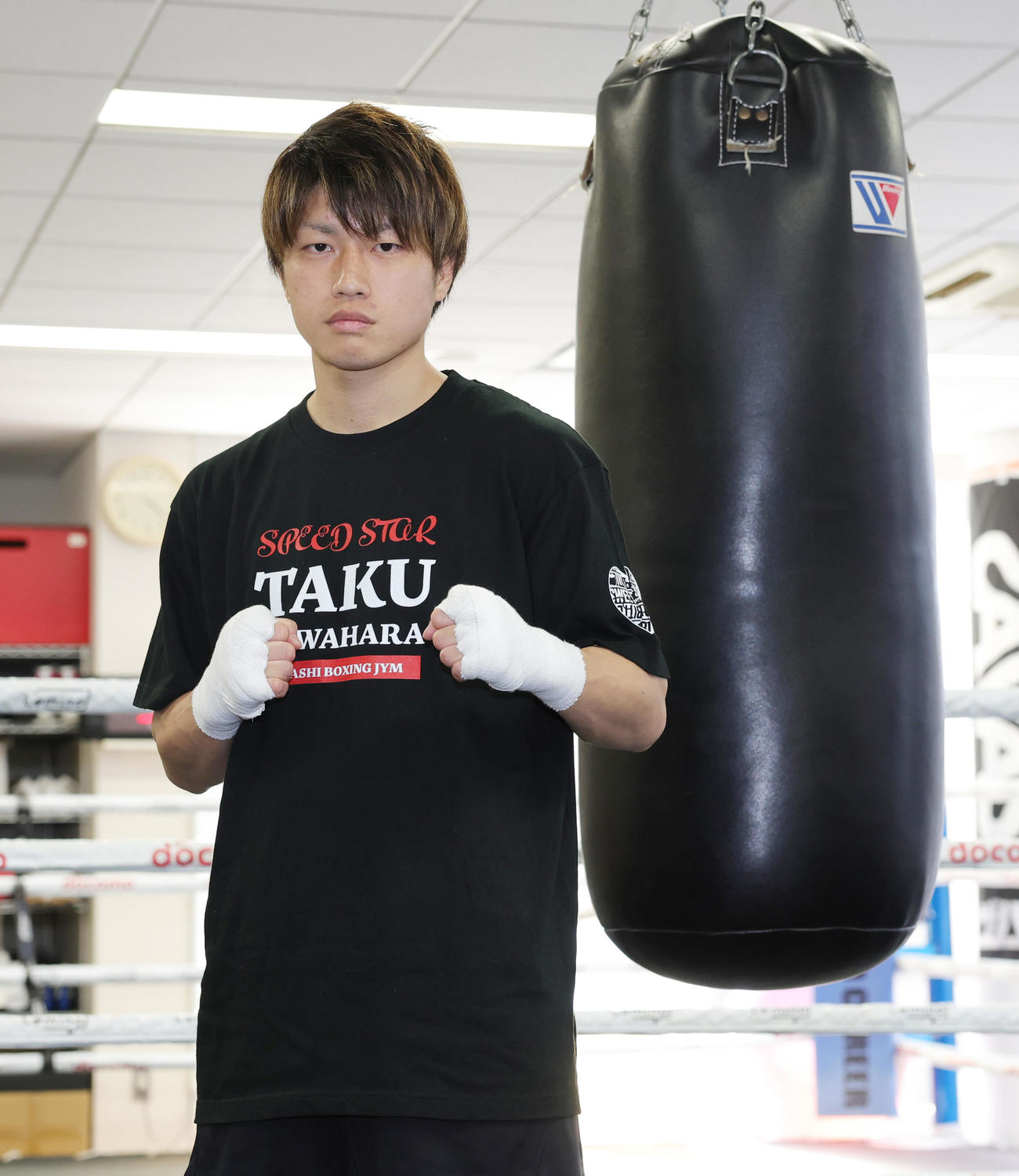 WBA世界フライ級タイトルマッチに向け、会見する挑戦者の桑原（撮影・野上伸悟）