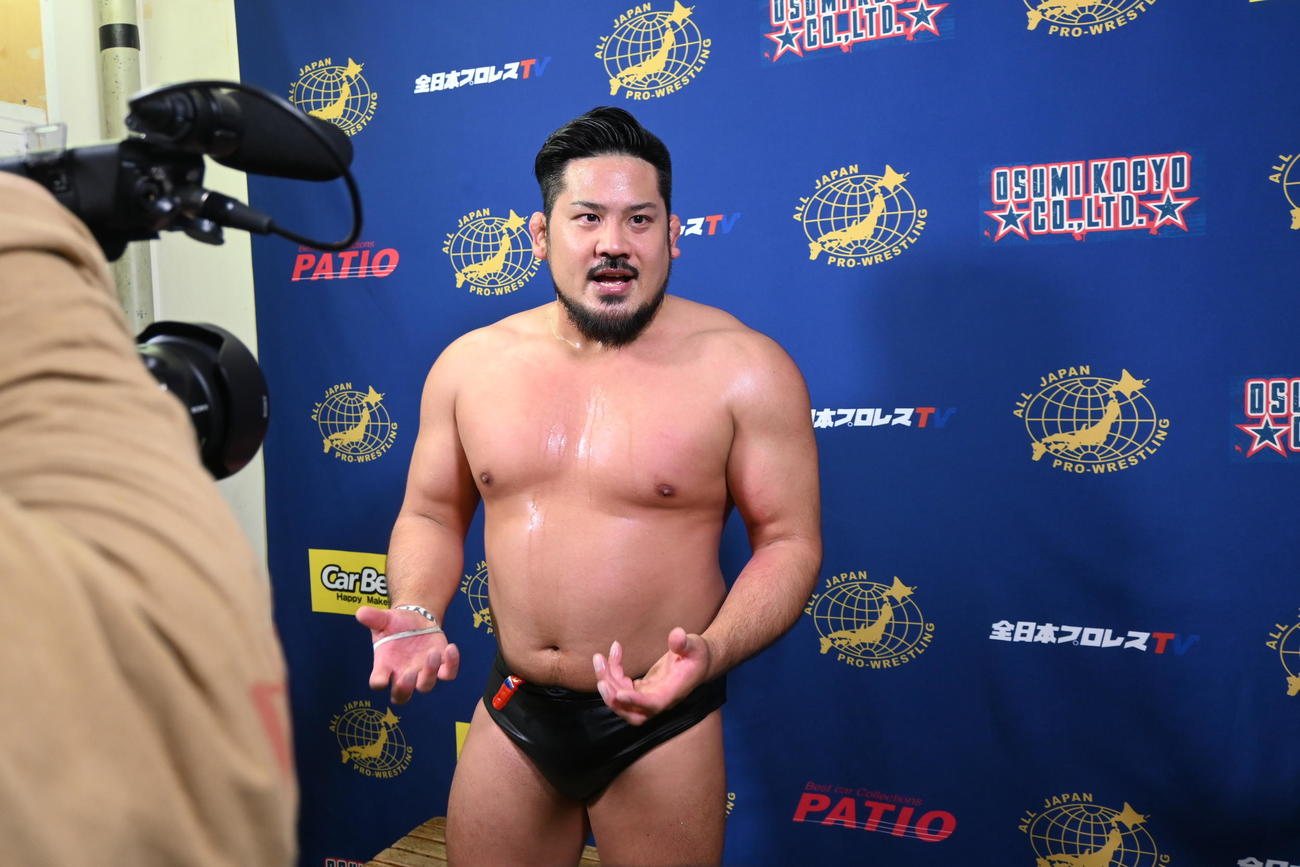 大森北斗に勝利した芦野祥太郎（撮影・飯岡大暉）