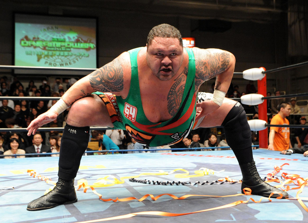 14年3月、全日本3冠ヘビー級王座を防衛し土俵入りパフォーマンスの曙太郎さん