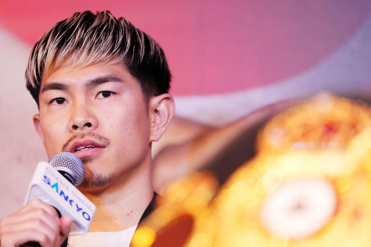 試合への意気込みを語る井岡（撮影・横山健太）