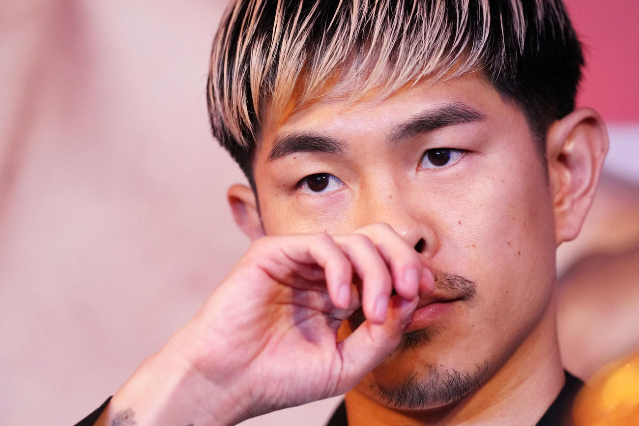試合への意気込みを語る井岡（撮影・横山健太）