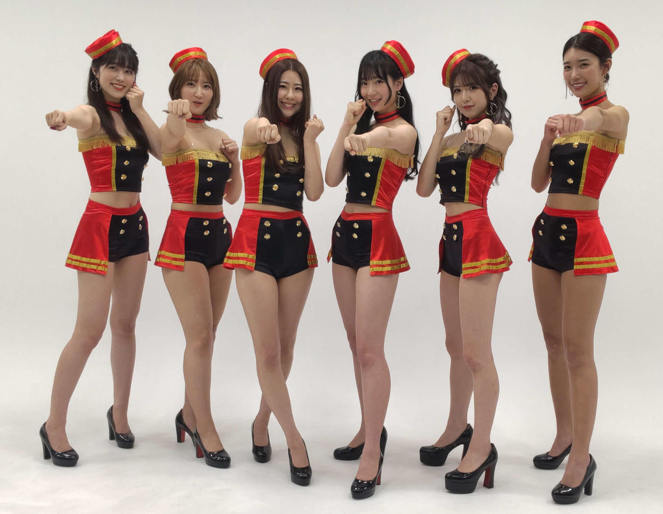 お披露目となった「Krushガールズ2024」の（右から）成沢紫音、荻野心、百田汐里、冨樫秋穂、瀬戸なみ、杉本愛莉鈴