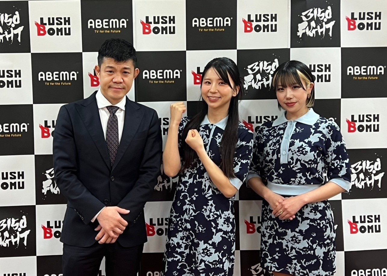 会見に臨む亀田興毅ファウンダー（左）（亀田プロモーション提供）