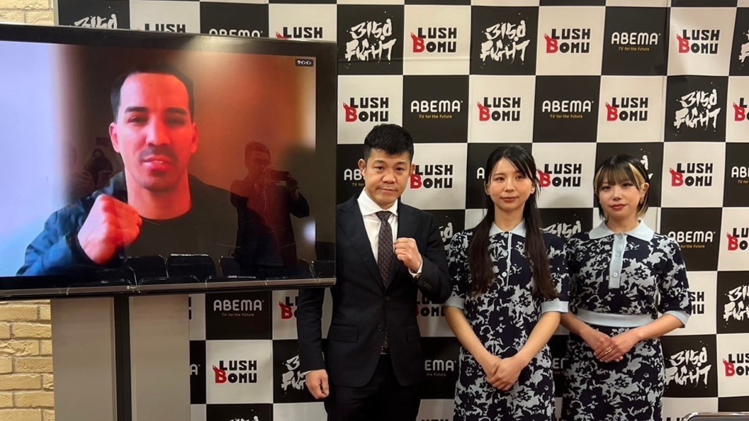 会見に臨む亀田興毅ファウンダー（左）（亀田プロモーション提供）