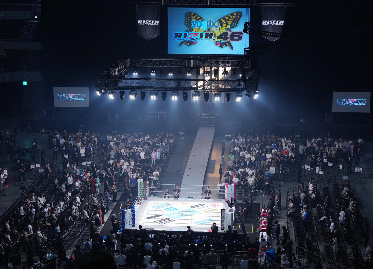 RIZIN46の開始前、10カウントで曙太郎さんの追悼が行われた（撮影・江口和貴）