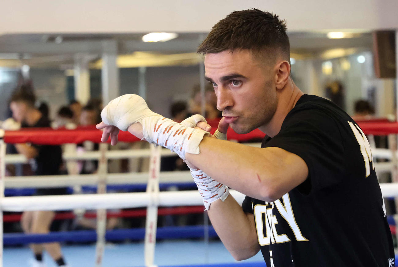 1ラウンドのシャドーボクシングを公開したWBO世界バンタム級王者ジェーソン・モロニー（撮影・丹羽敏通）