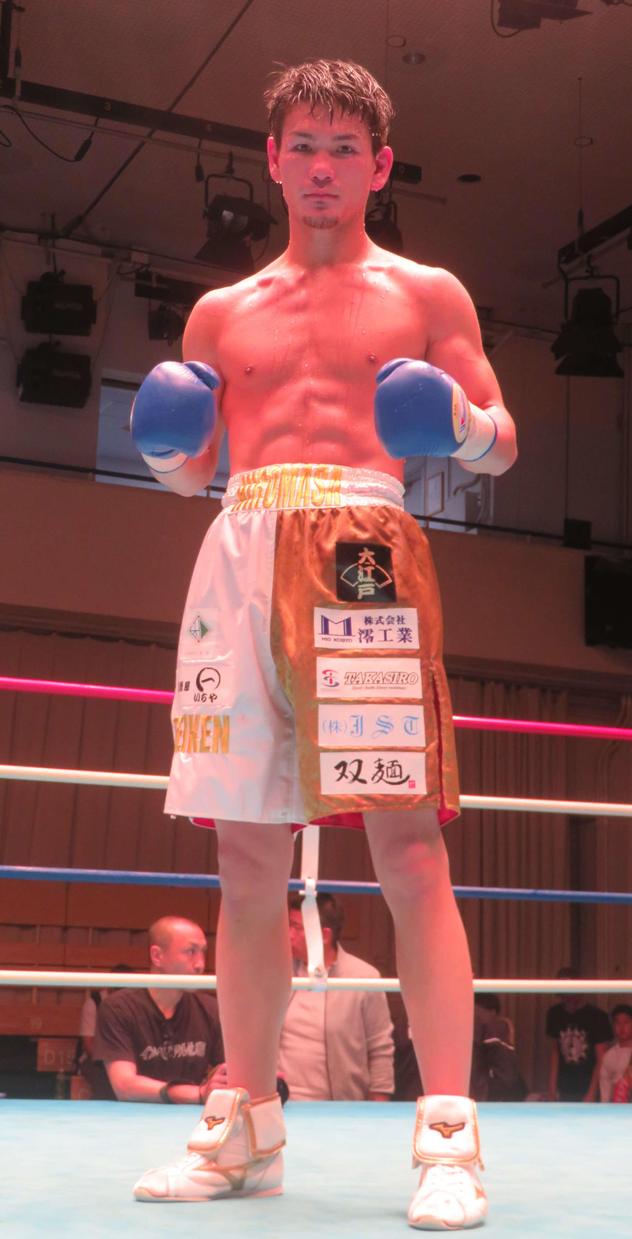 再起戦を6回TKO勝利で飾った日本ライト級2位浦川大将