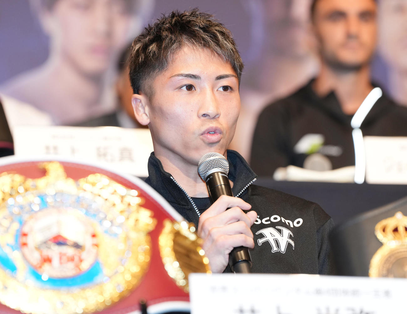 会見に臨む4団体統一スーパーバンタム級王者の井上尚（撮影・鈴木みどり）