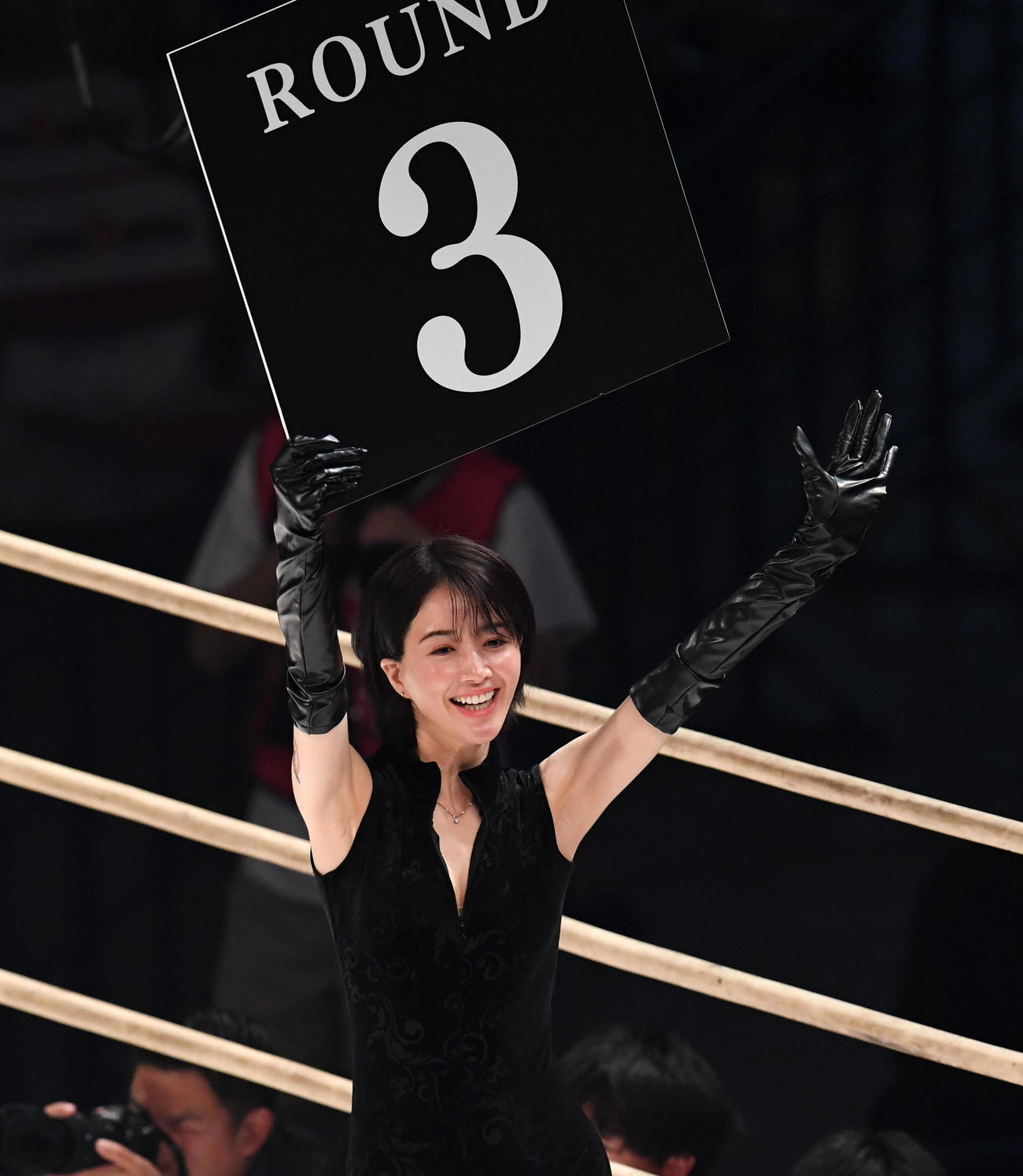 3150FIGHT　ラウンドガール（撮影・前岡正明）