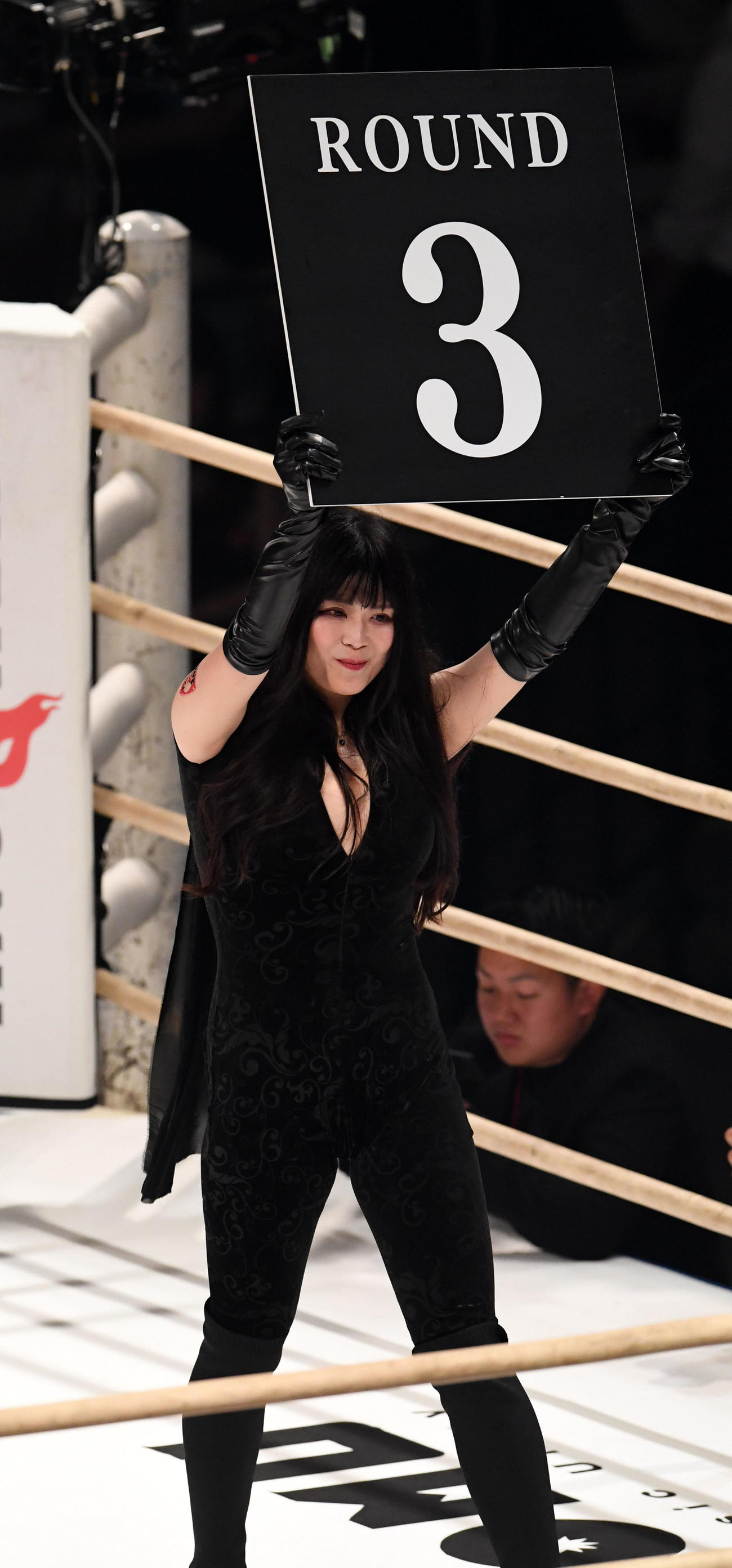 3150FIGHT　ラウンドガール（撮影・前岡正明）