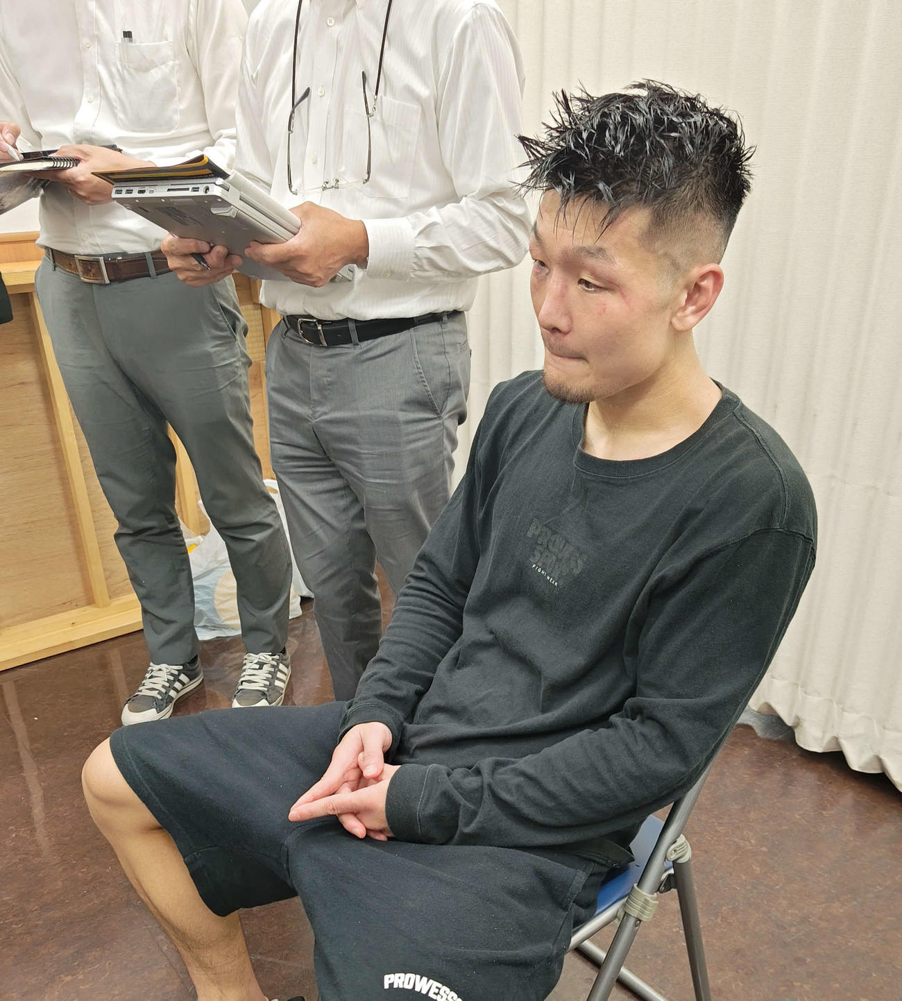 判定負けで日本ウエルター級王座から陥落した坂井祥紀は悔しそうな表情
